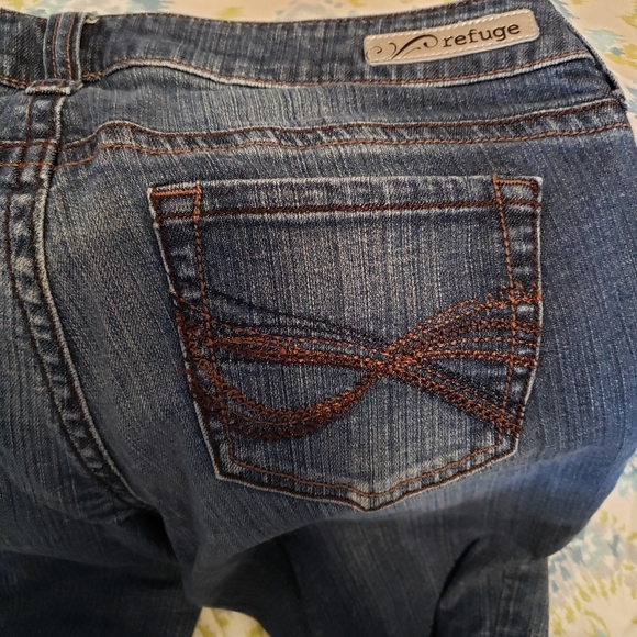 Runway Refuge Jeans - Picture 5 of 5